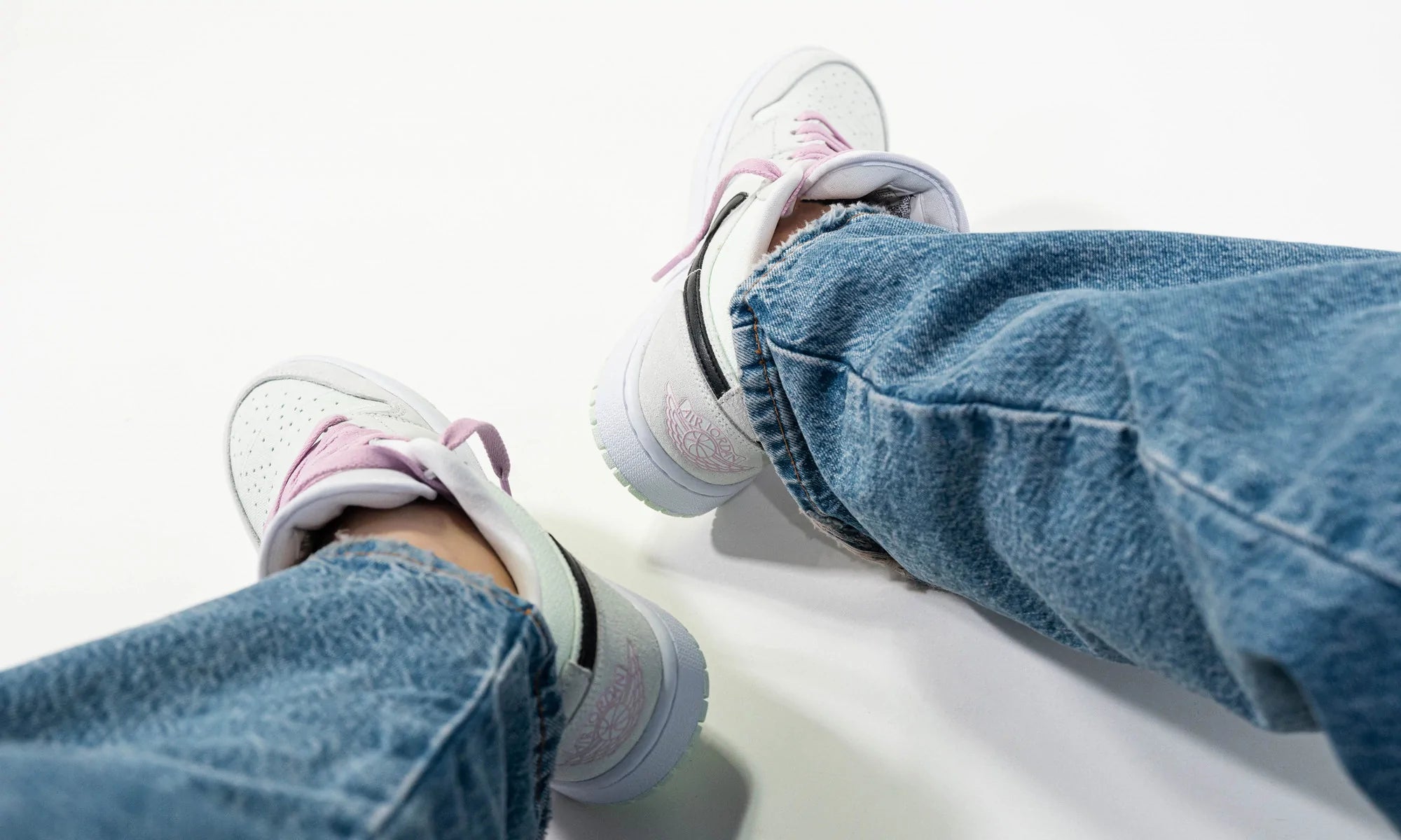 Air Jordan 1 Low Barely Green - Image 5