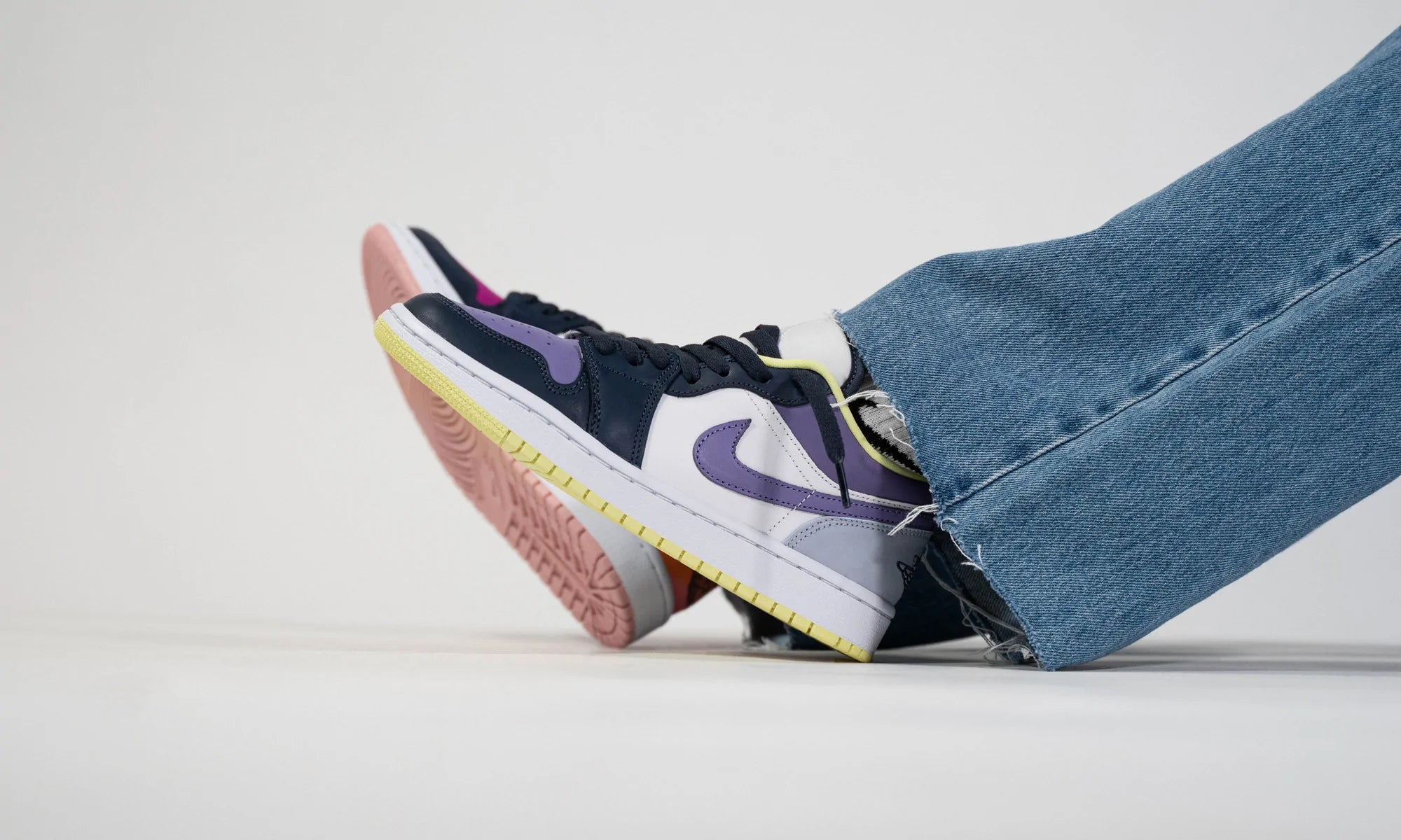 Air Jordan 1 Low Se Purple Magenta - Image 5