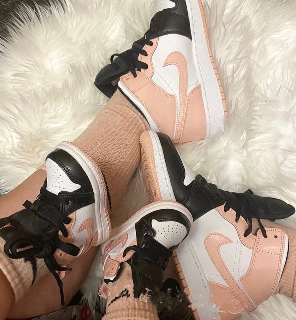 Air Jordan 1 Mid Kids 640735 133 - Image 5