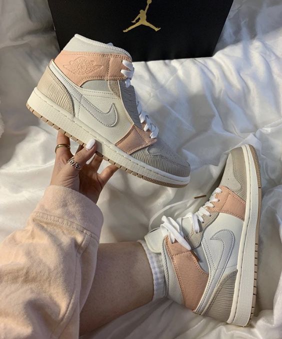 Air Jordan 1 Mid Milan - Image 7