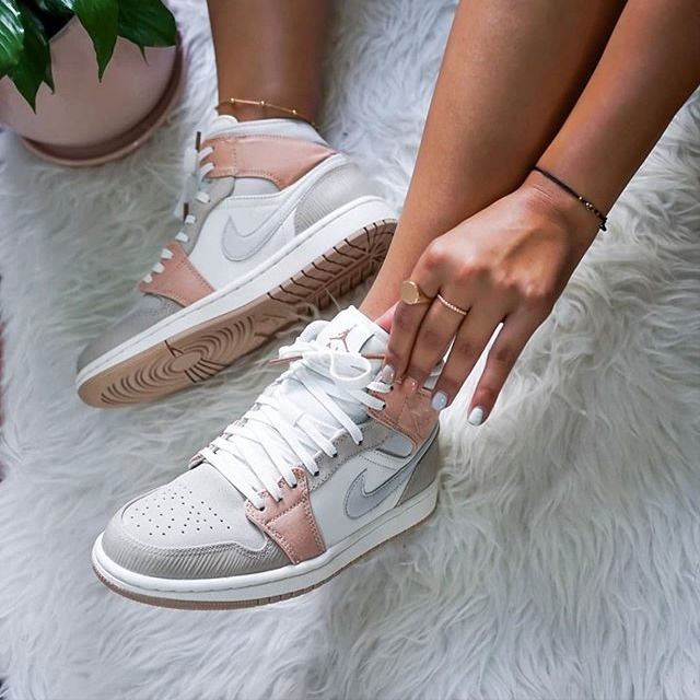 Air Jordan 1 Mid Milan - Image 4