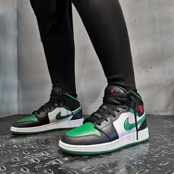 Air Jordan 1 Mid Pine Gree - Image 3
