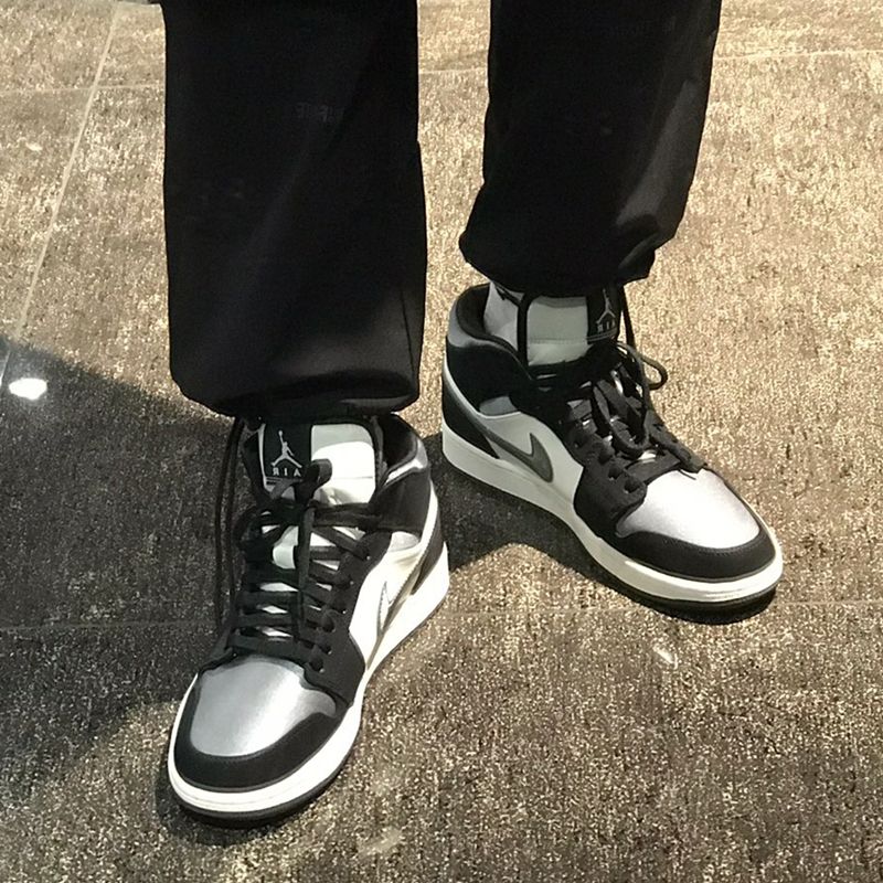 Air Jordan 1 Mid Satin Gray Toe - Image 7