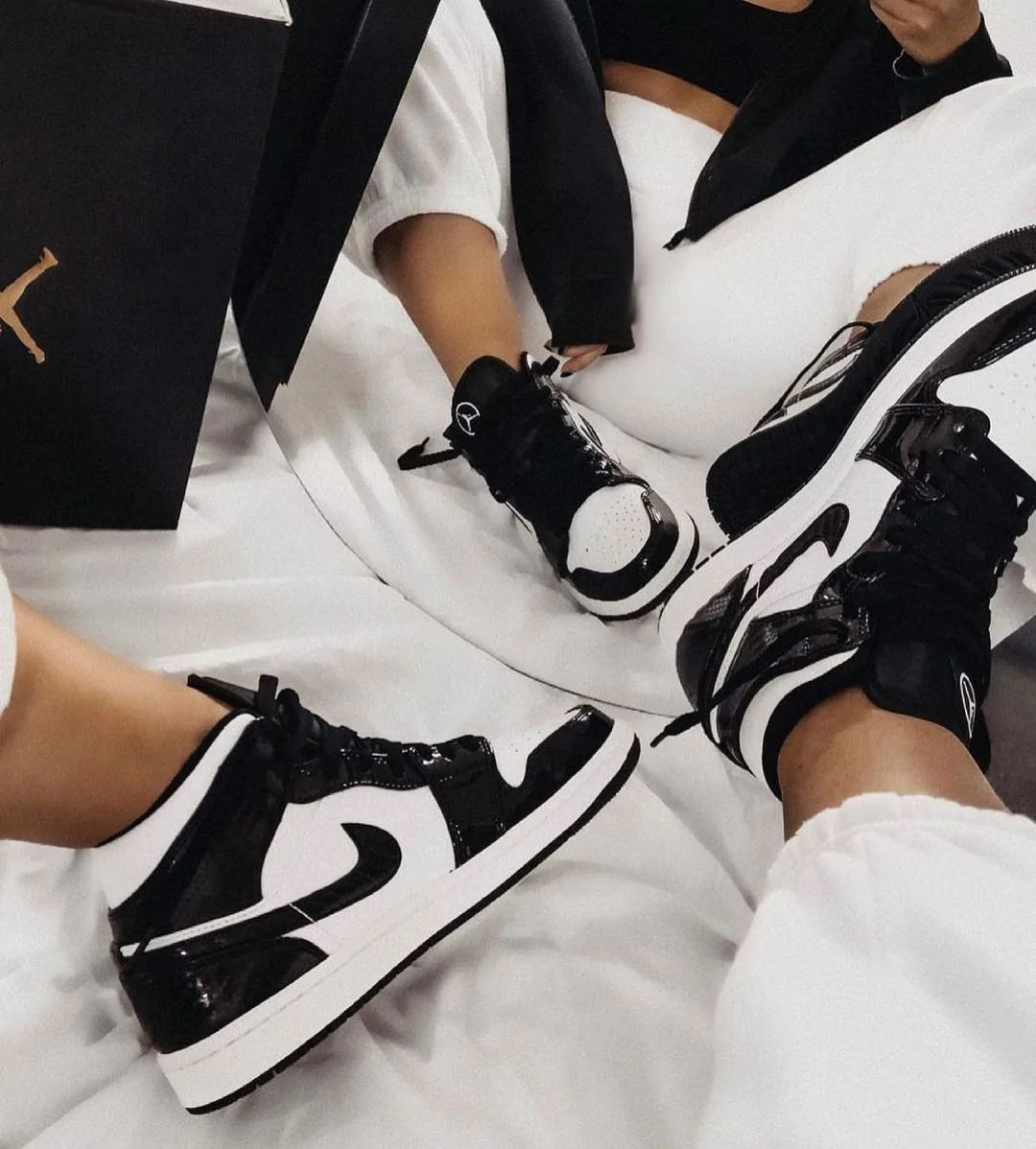 Air Jordan 1 Mid Se Carbon Fiber - Image 4