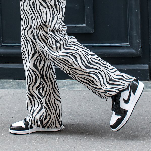 Air Jordan 1 Mid Se Carbon Fiber - Image 6