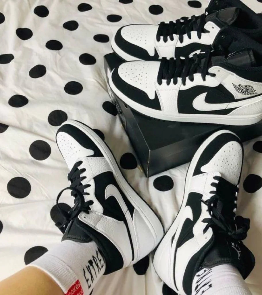 Air Jordan 1 Mid White Black - Image 5
