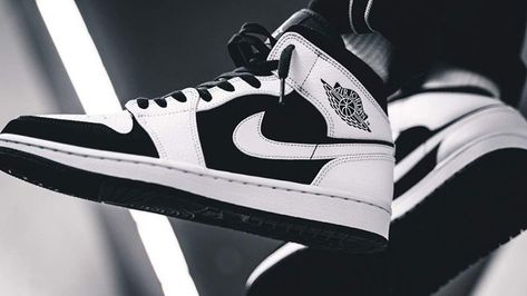 Air Jordan 1 Mid White Black - Image 3