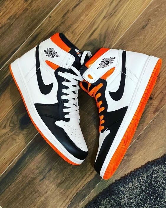 Air Jordan 1 Retro High Og Electro Orange - Image 4