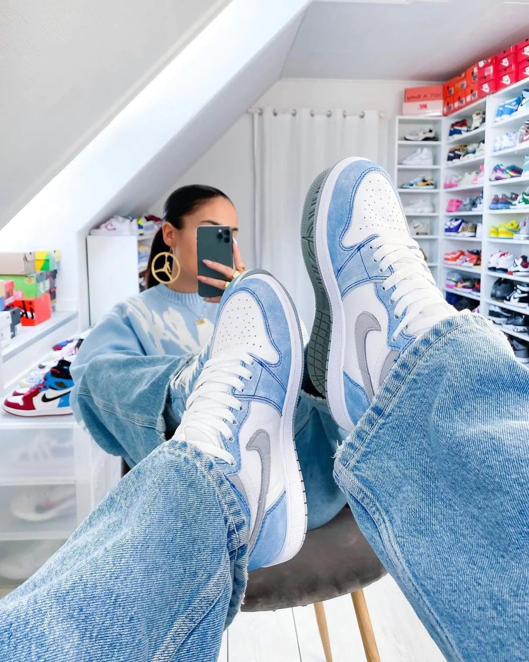 Air Jordan 1 Retro High Og Hyper Royal - Image 9