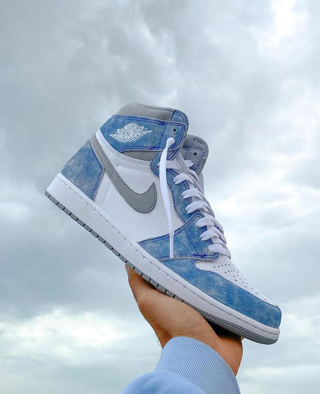 Air Jordan 1 Retro High Og Hyper Royal - Image 5