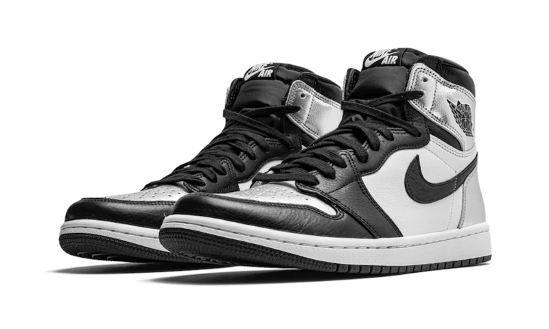 Air Jordan 1 Retro High Silver Toe - Image 2