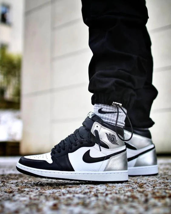 Air Jordan 1 Retro High Silver Toe - Image 6