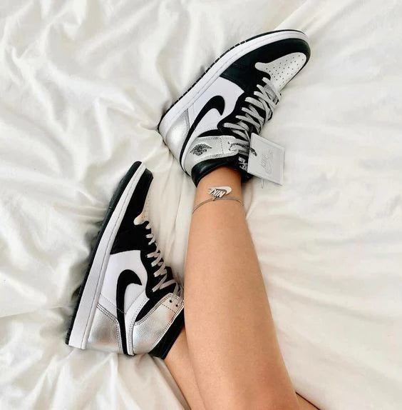 Air Jordan 1 Retro High Silver Toe - Image 5