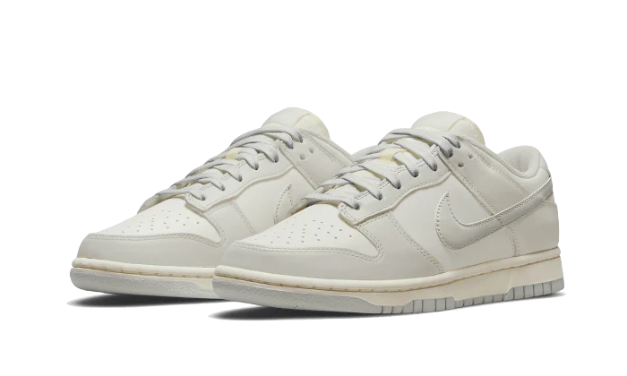 Alternative view of Dunk Low Light Bone