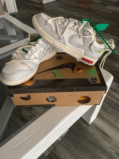 Alternative view of Dunk Low Off White Lot 25