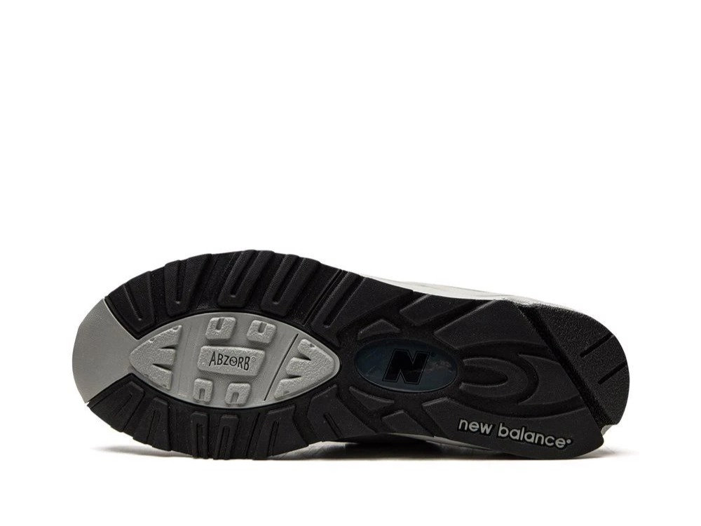 New Balance X Wtaps 990V2 Low-Top Sneakers - Image 3