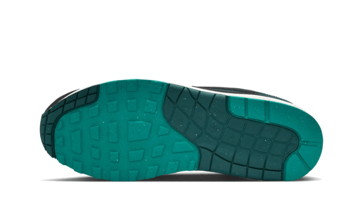 Nike Air Max 1 Liverpool Lebron James - Image 3