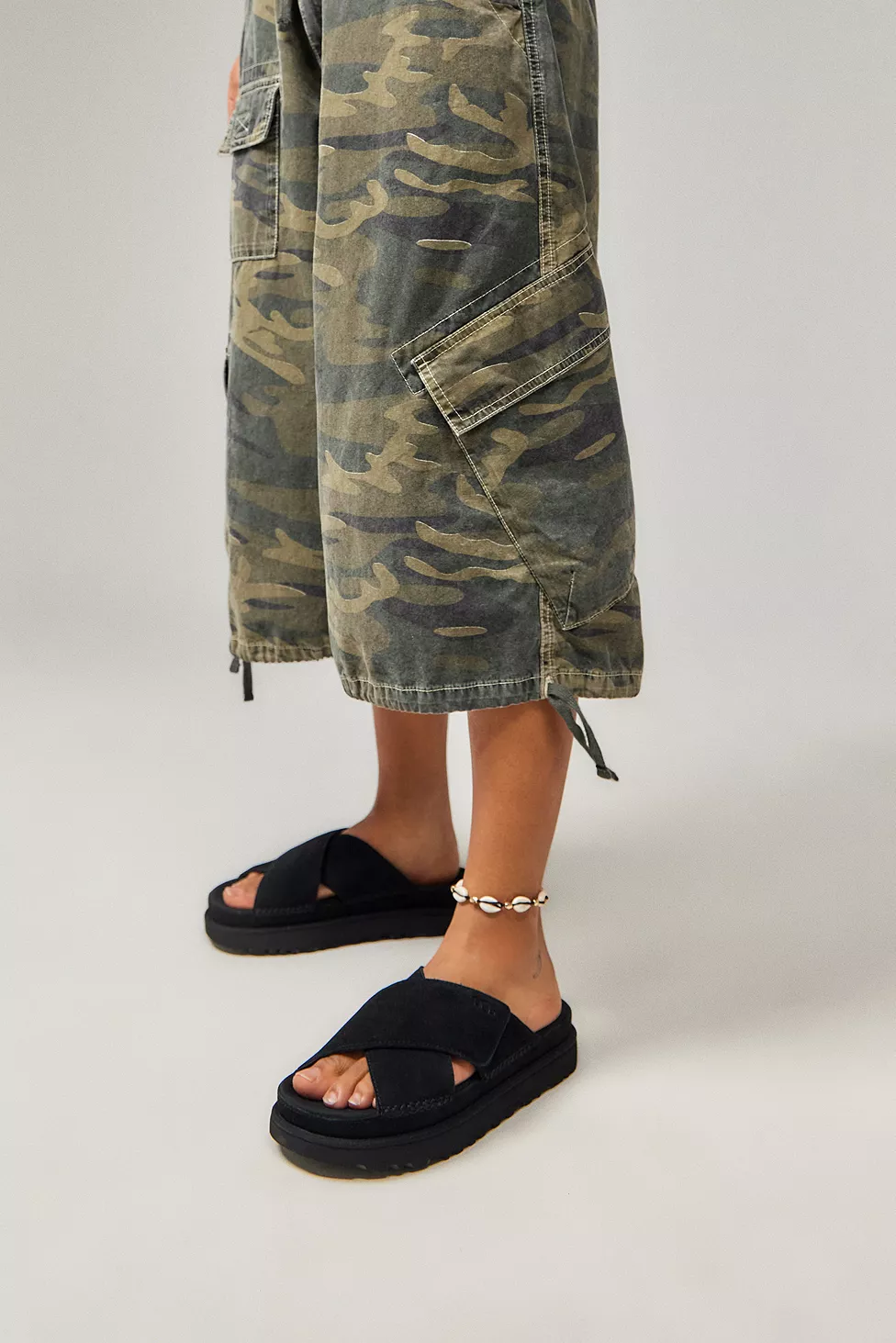 Ugg Women’S Goldenstar Cross Slide Black - Image 7