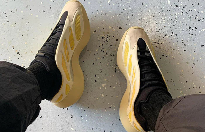 Yeezy 700 V3 Safflower - Image 5