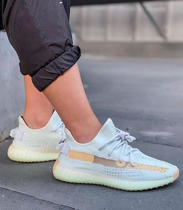 Yeezy Boost 350 V2 Hyperspace - Image 6