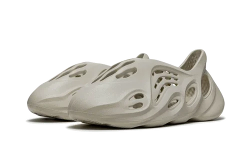Alternative view of Yeezy Foam Rnnr Sand